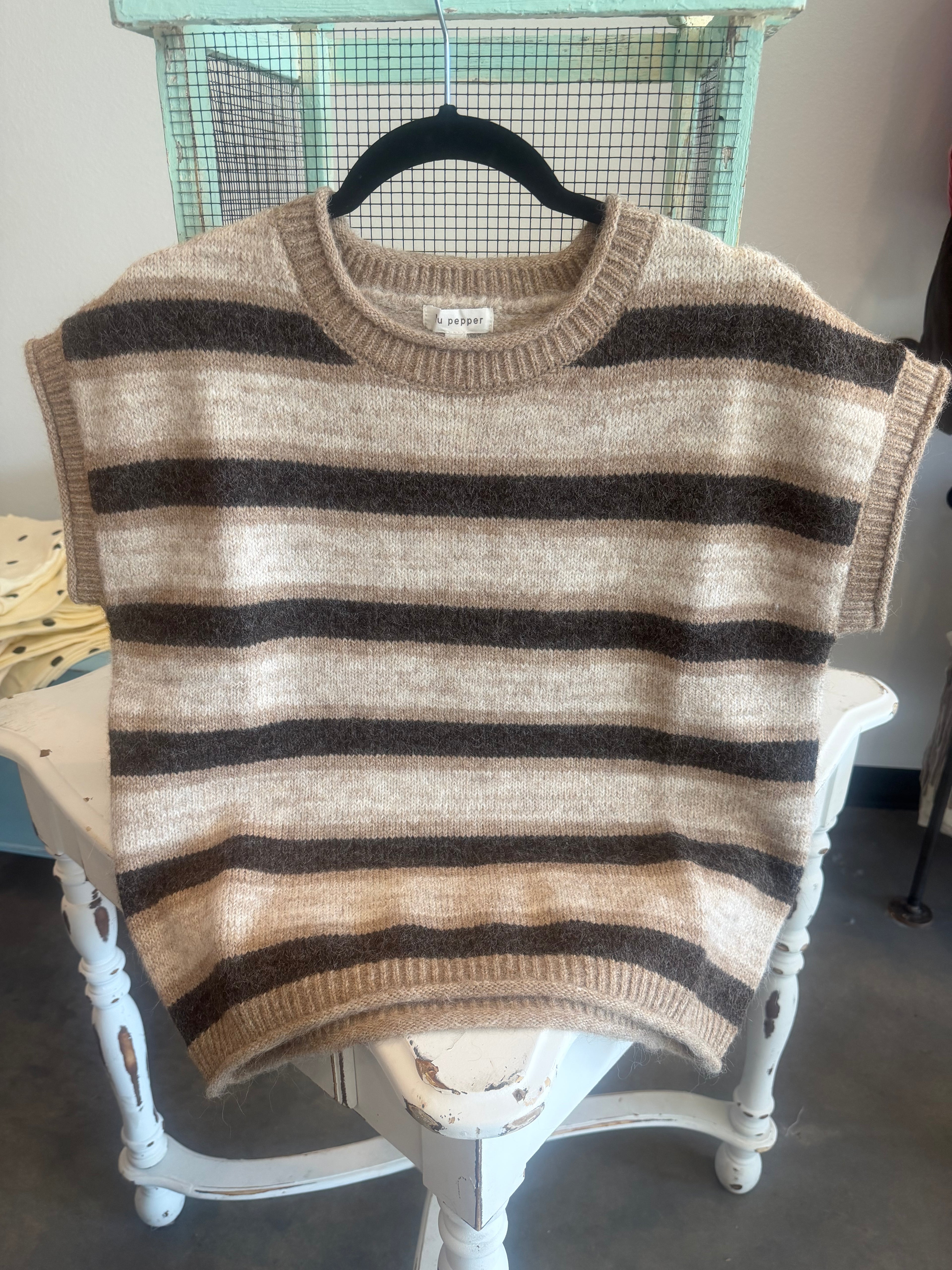 Brown Short Sleeve Raw Edge Sweater